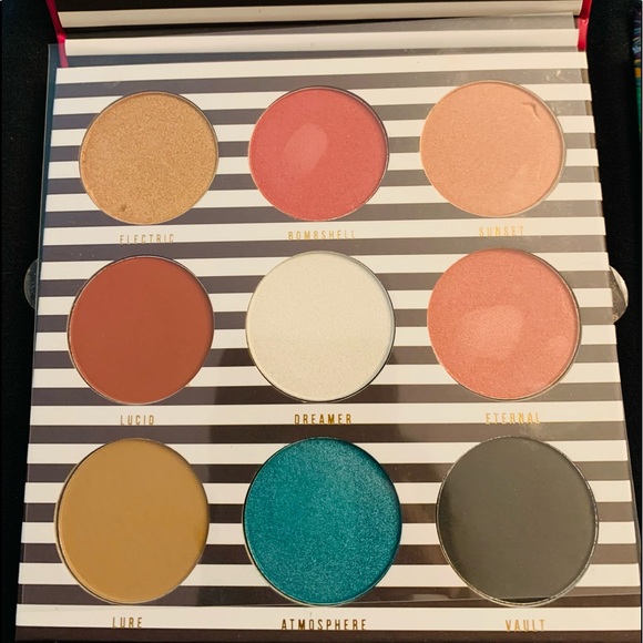 Color Story 2 pack eyeshadow palettes. NIB. - Picture 5 of 5